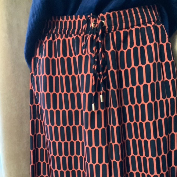 Michael’s Kors 2 piece Set - Picture 2 of 8